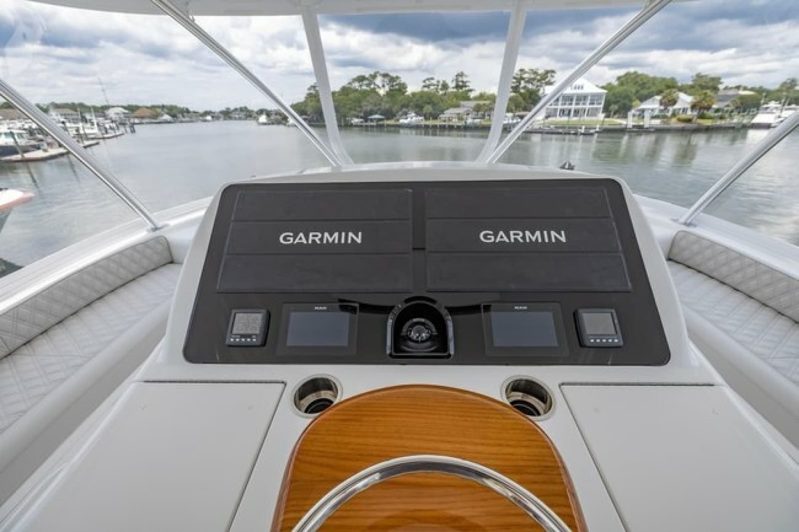 2025 Viking 58 Convertible - Photo 24