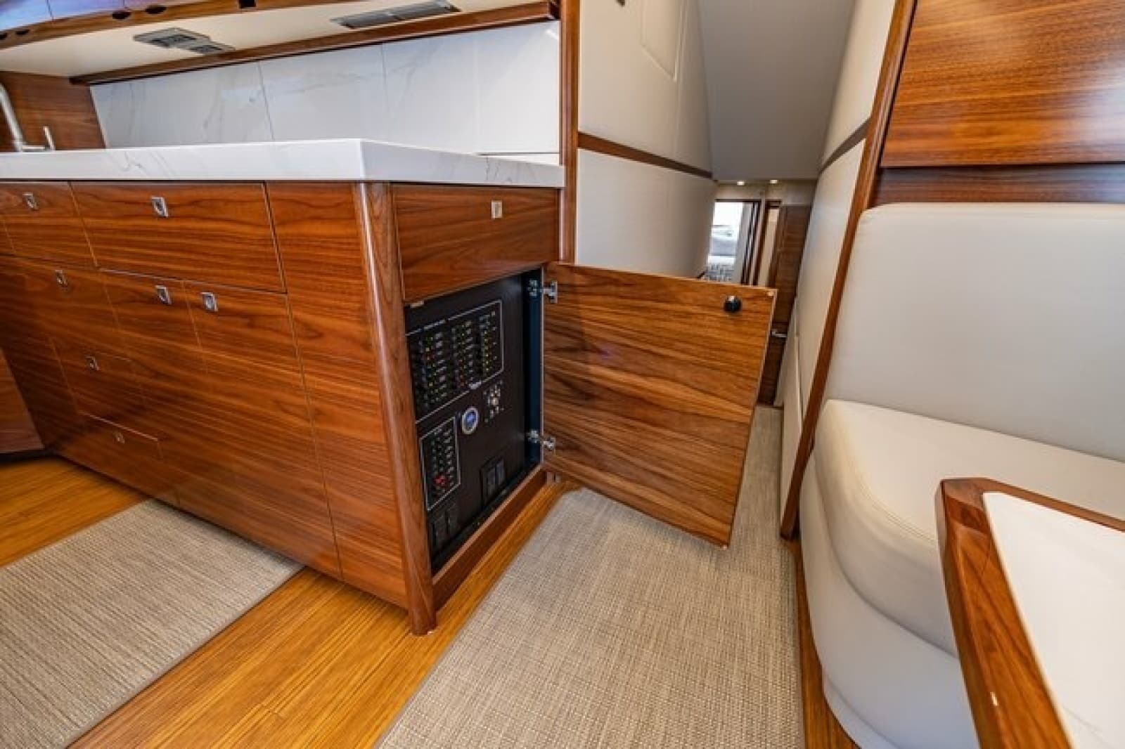 2025 Viking 58 Convertible - Photo 13