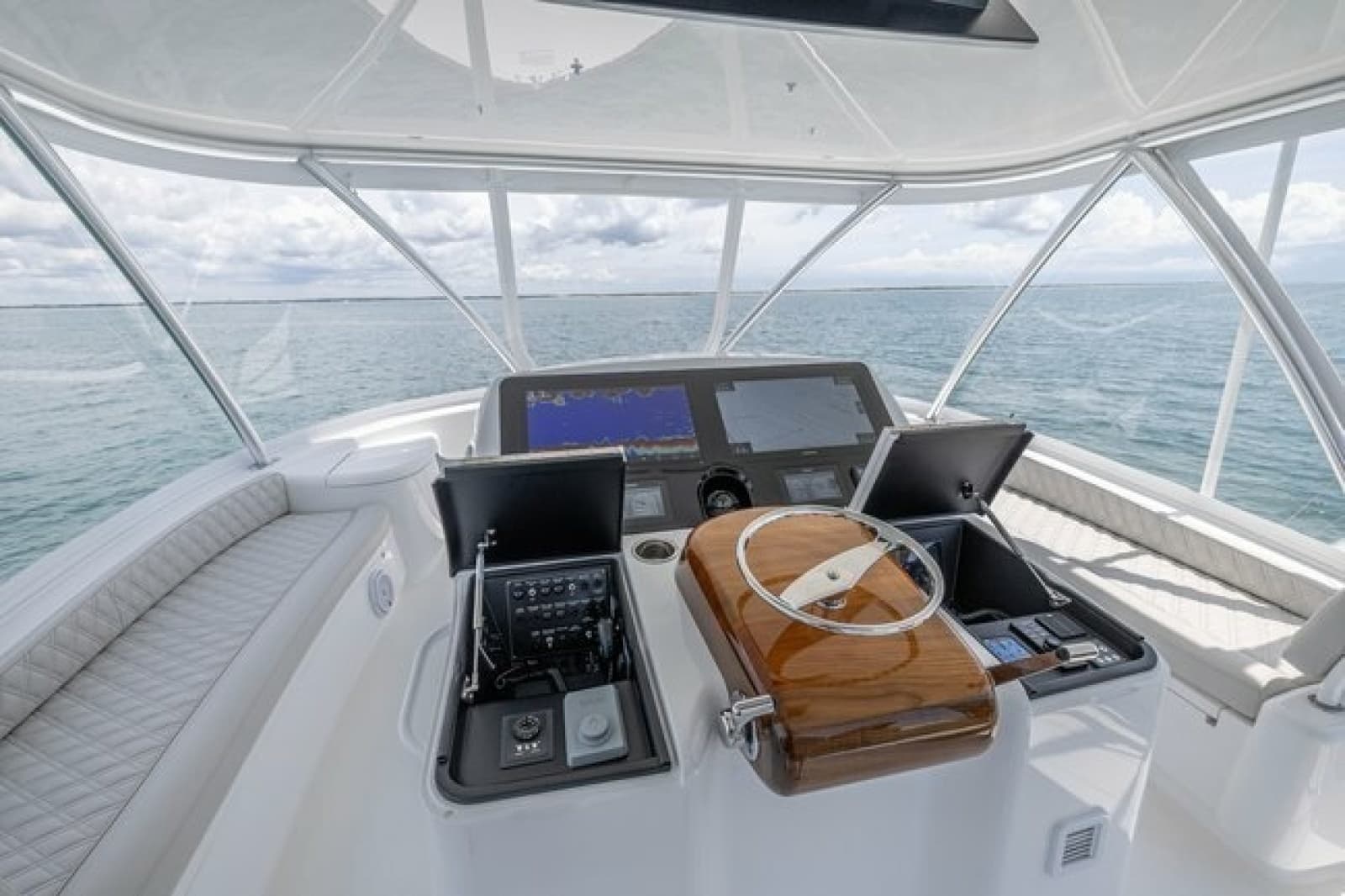 2025 Viking 58 Convertible - Photo 6
