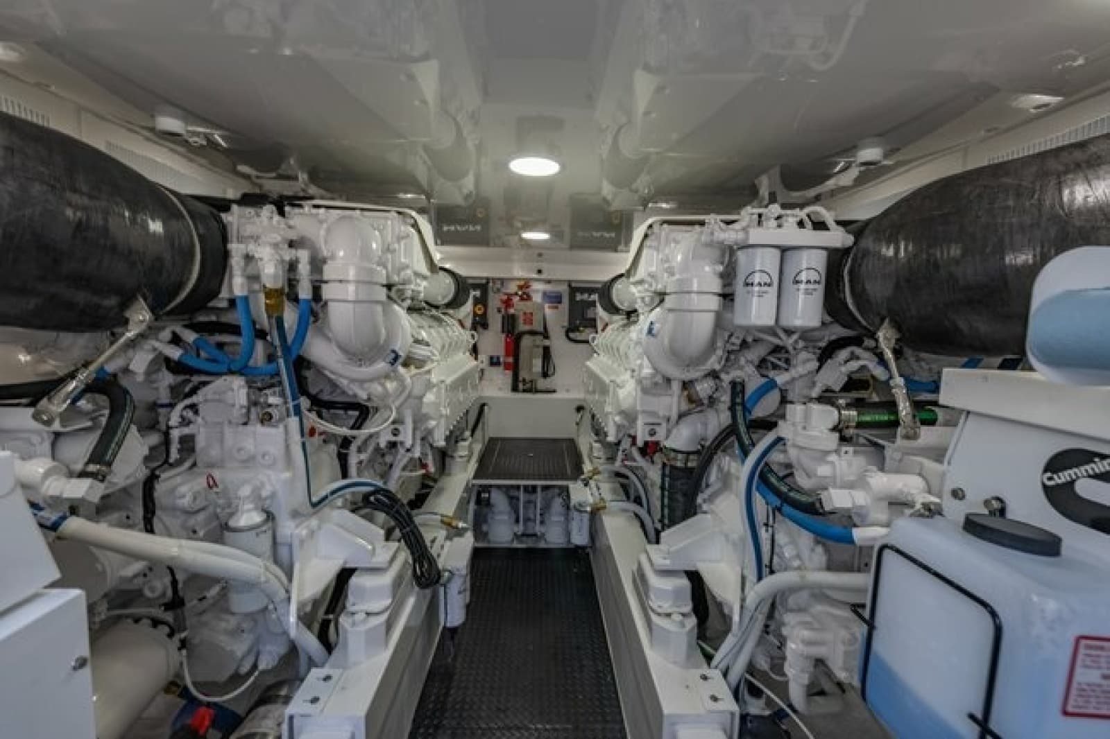 2025 Viking 58 Convertible - Photo 32