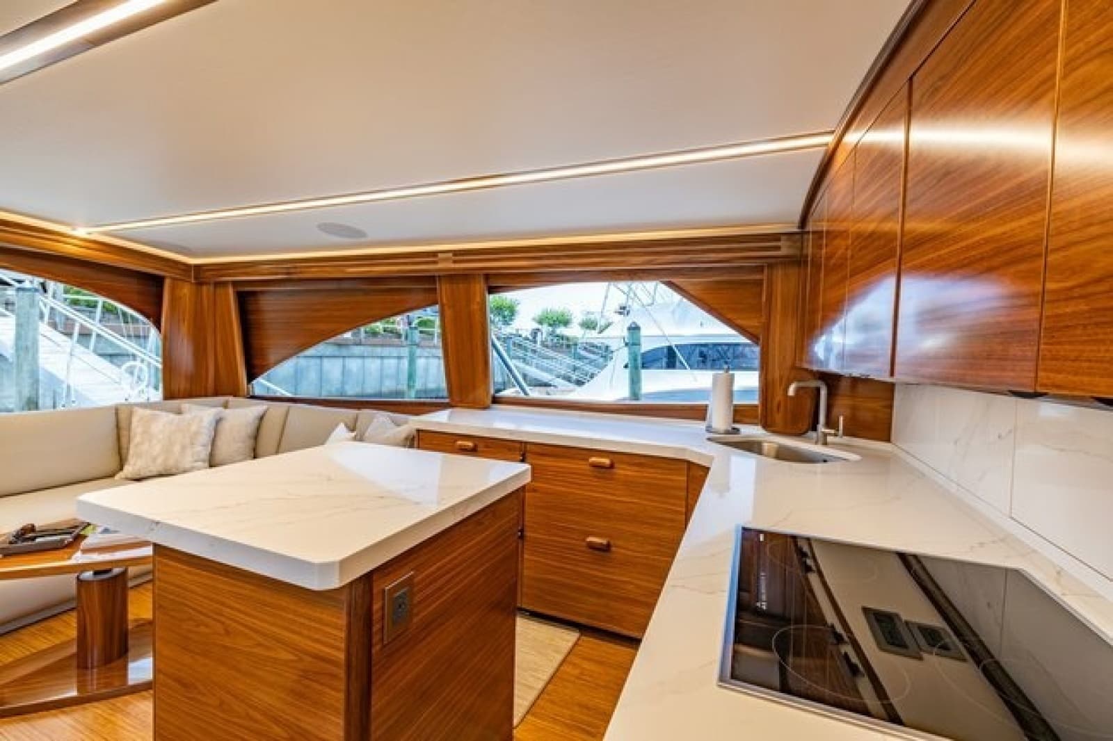 2025 Viking 58 Convertible - Photo 10