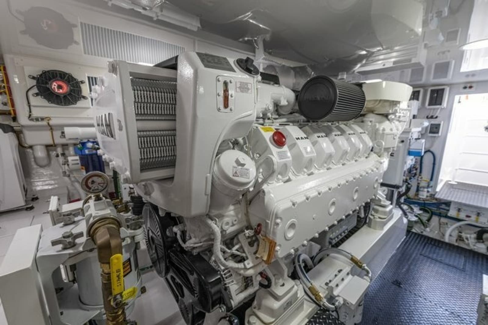 2025 Viking 58 Convertible - Photo 34