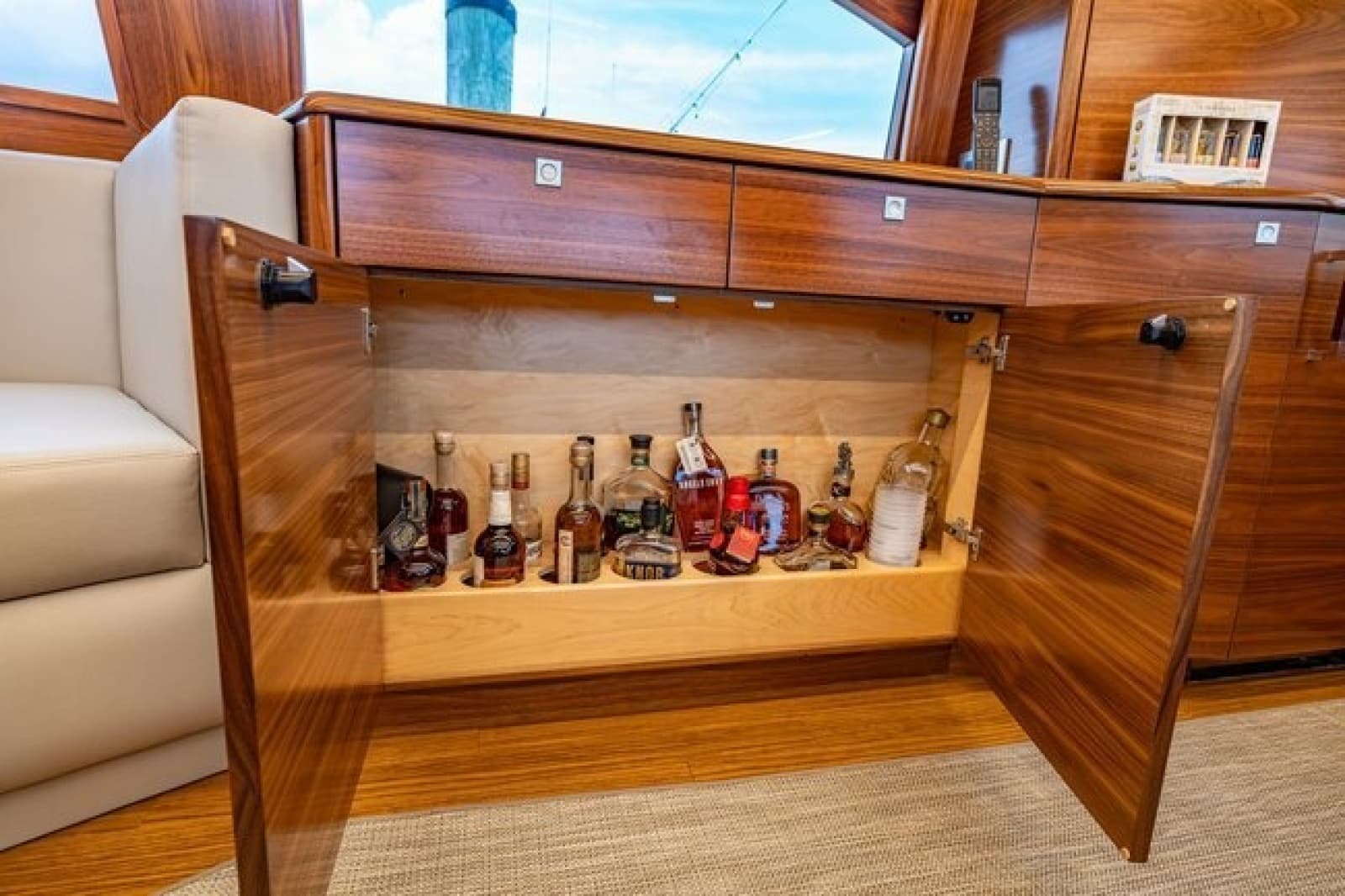 2025 Viking 58 Convertible - Photo 14