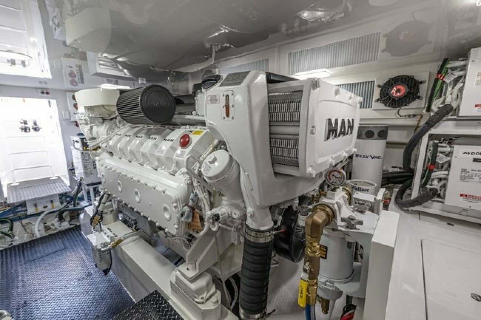 2025 Viking 58 Convertible - Photo 35
