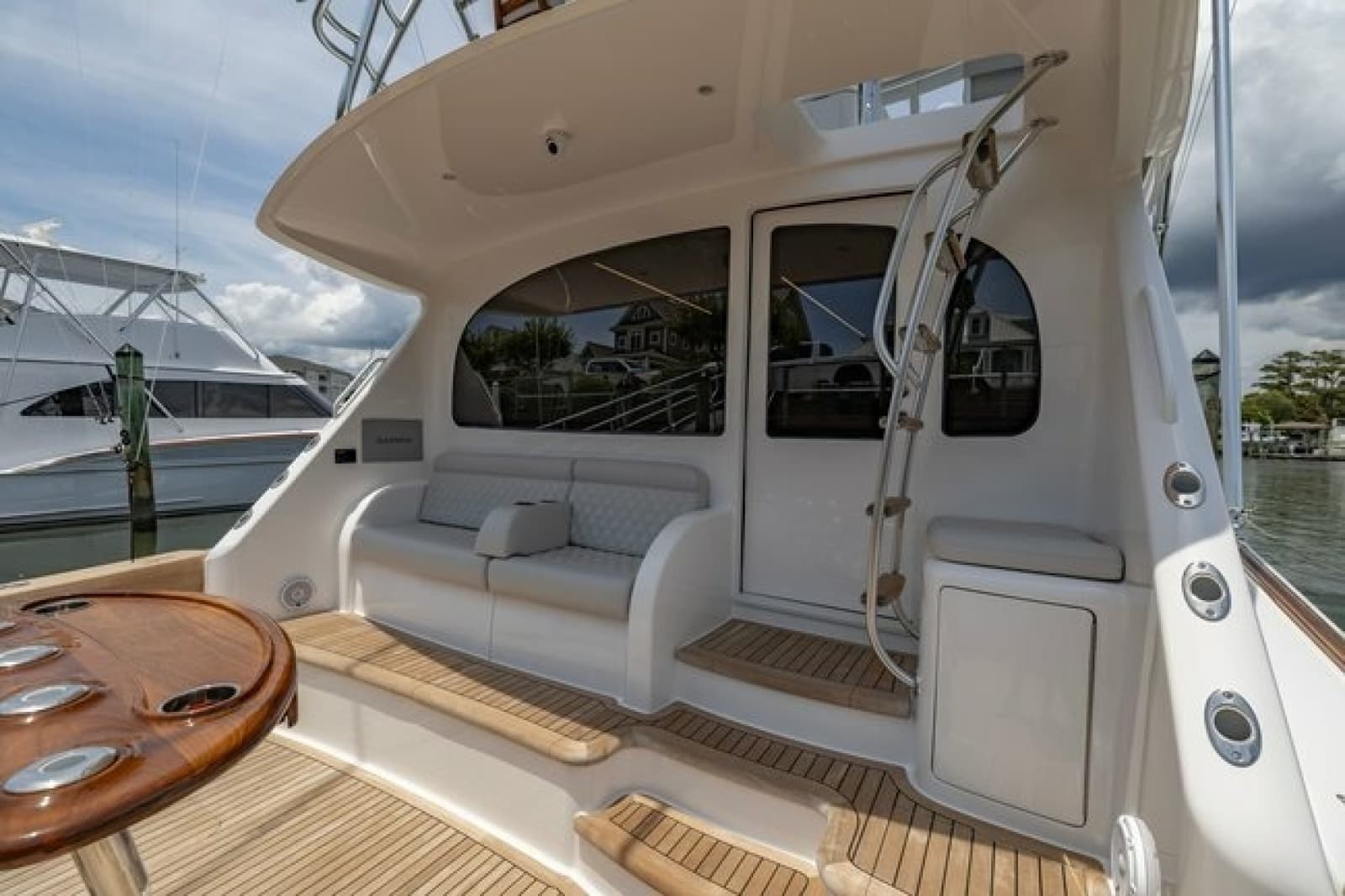 2025 Viking 58 Convertible - Photo 28