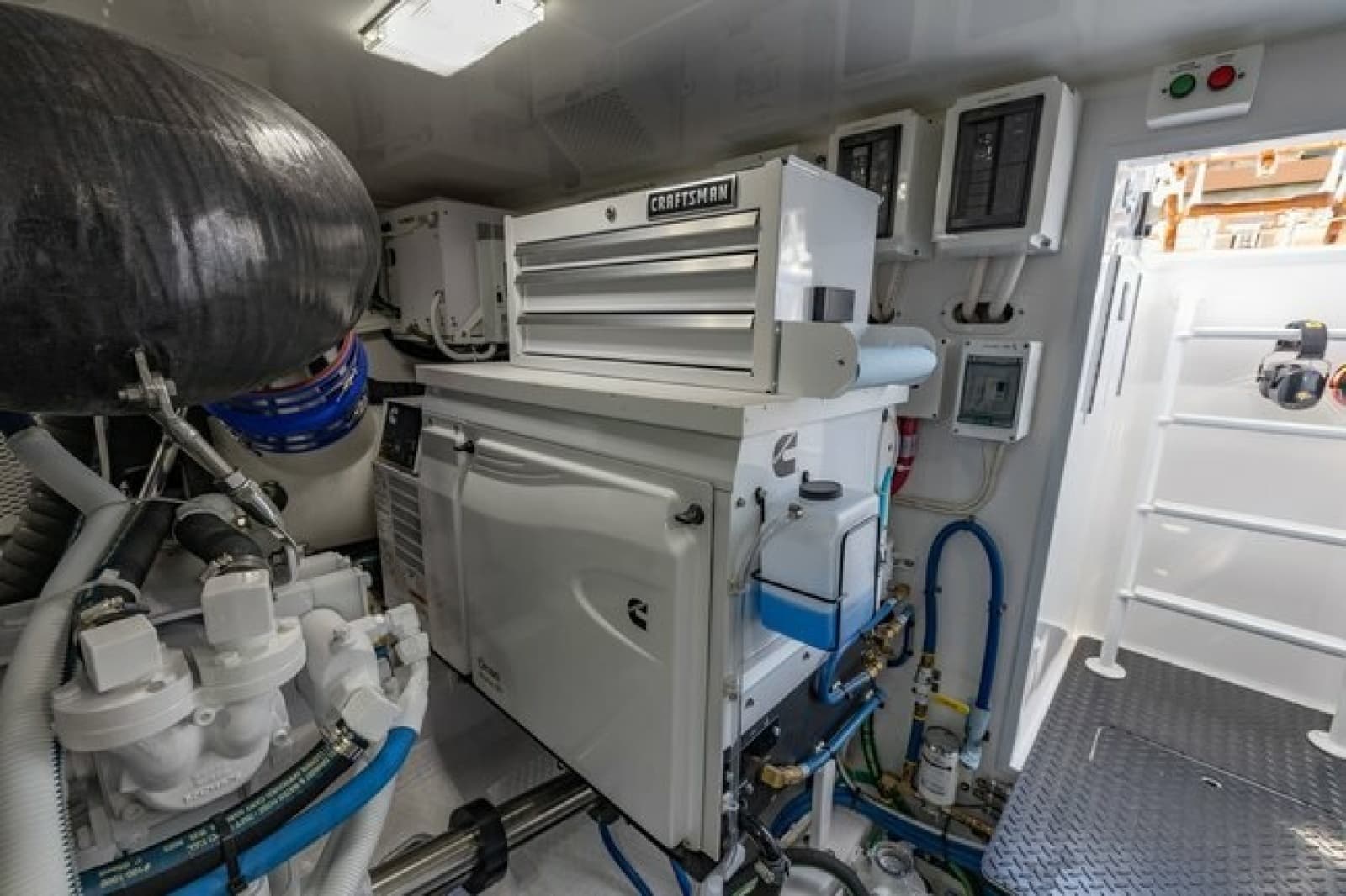 2025 Viking 58 Convertible - Photo 31