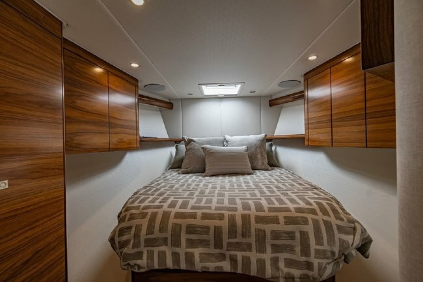 2025 Viking 58 Convertible - Photo 20