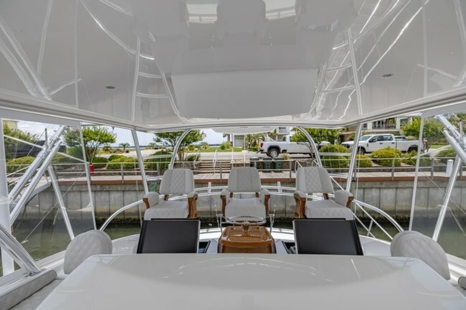 2025 Viking 58 Convertible - Photo 23
