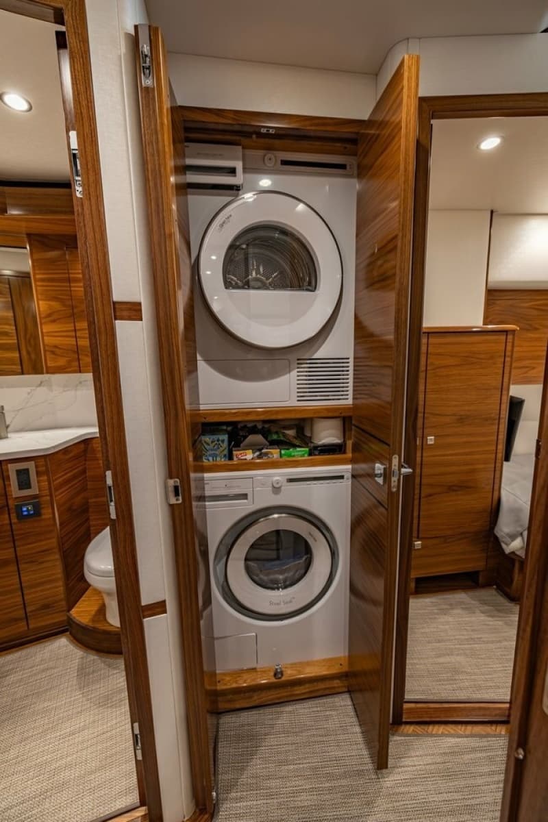 2025 Viking 58 Convertible - Photo 17
