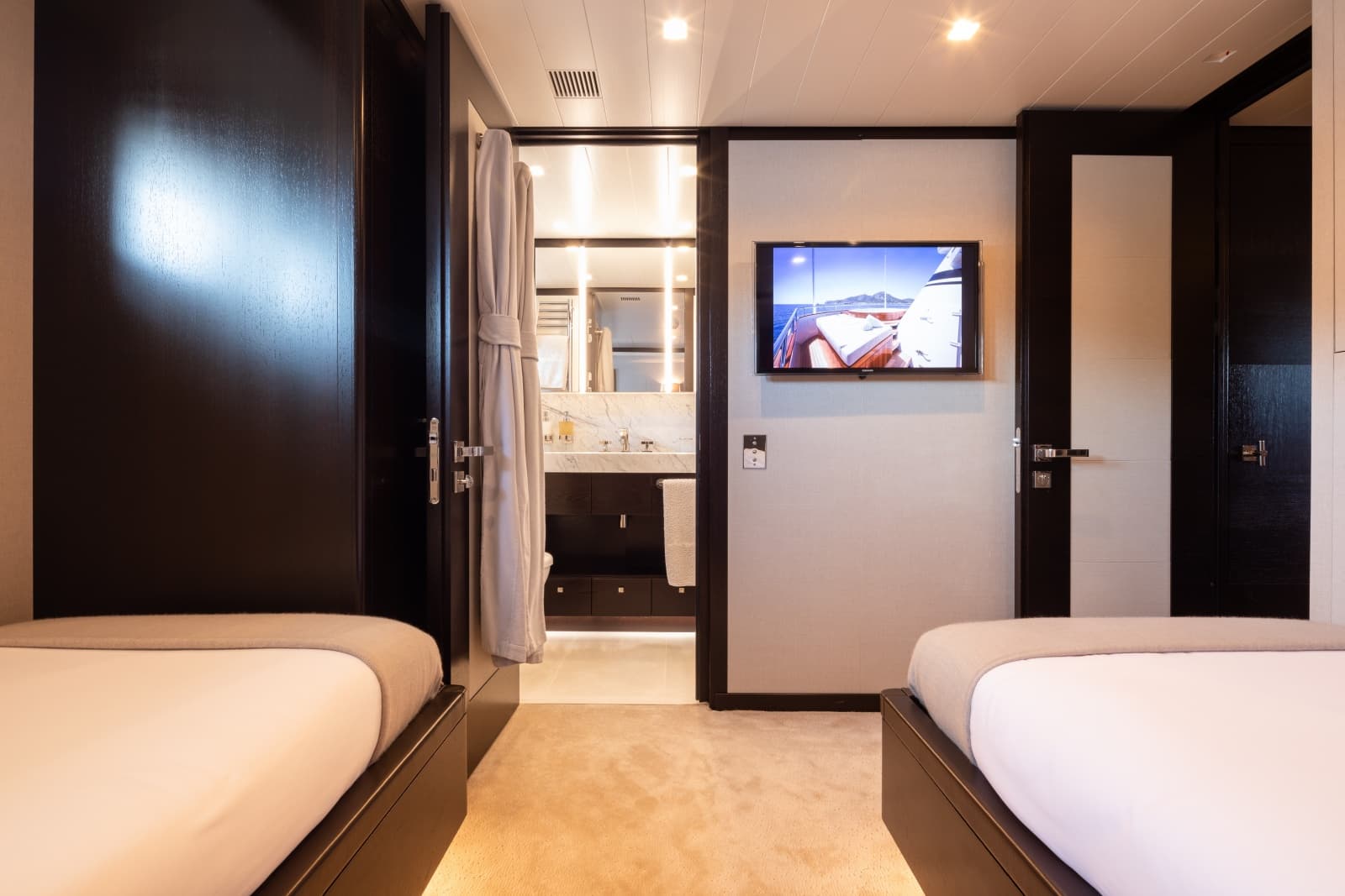 1979 Feadship  - Photo 39