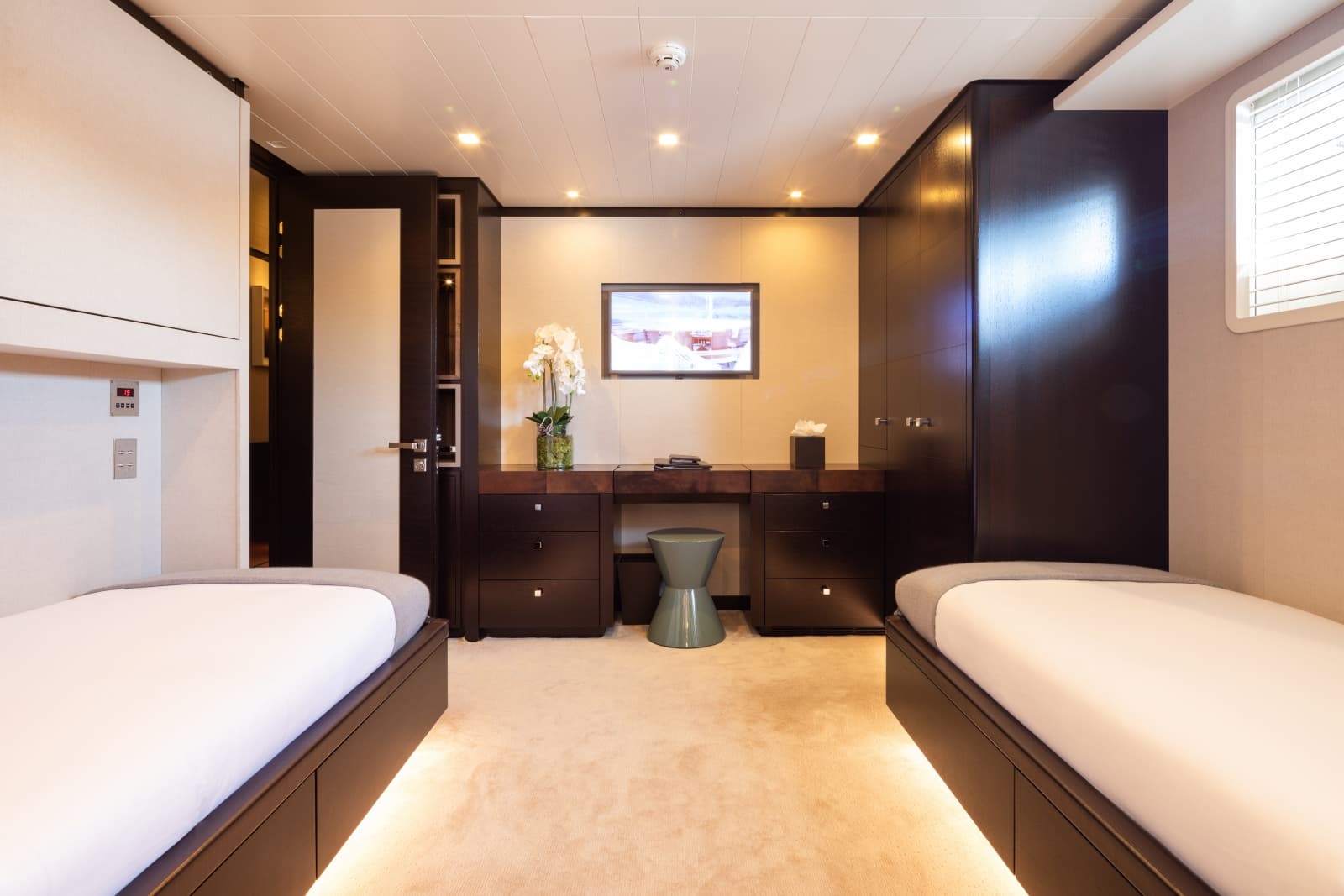 1979 Feadship  - Photo 32
