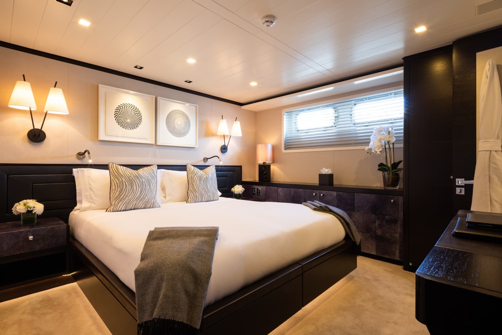 1979 Feadship  - Photo 25