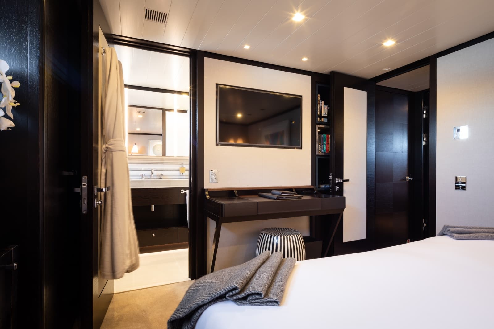 1979 Feadship  - Photo 26