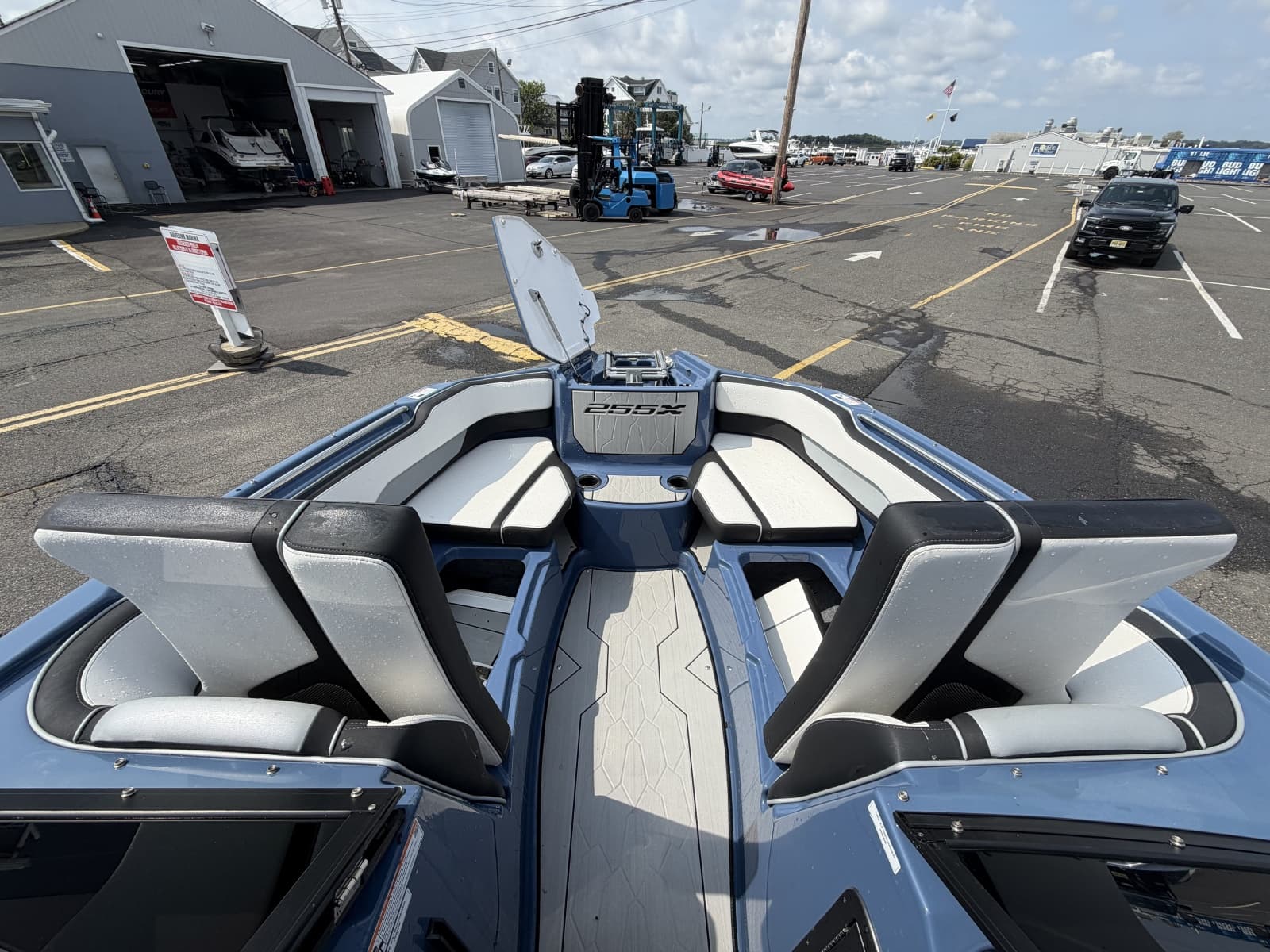 2023 Yamaha Boats 255XD - Photo 14