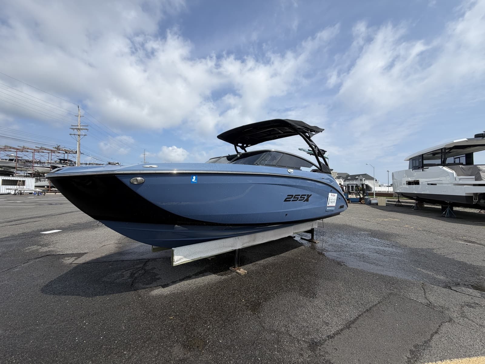 2023 Yamaha Boats 255XD - Photo 2