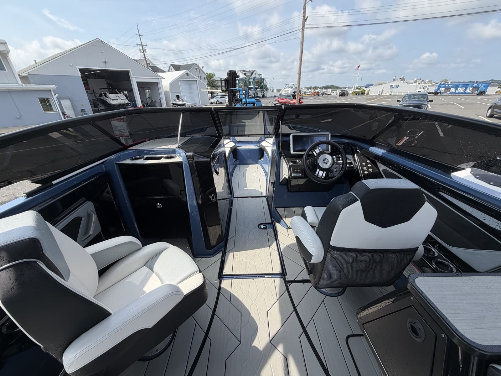 2023 Yamaha Boats 255XD - Photo 8
