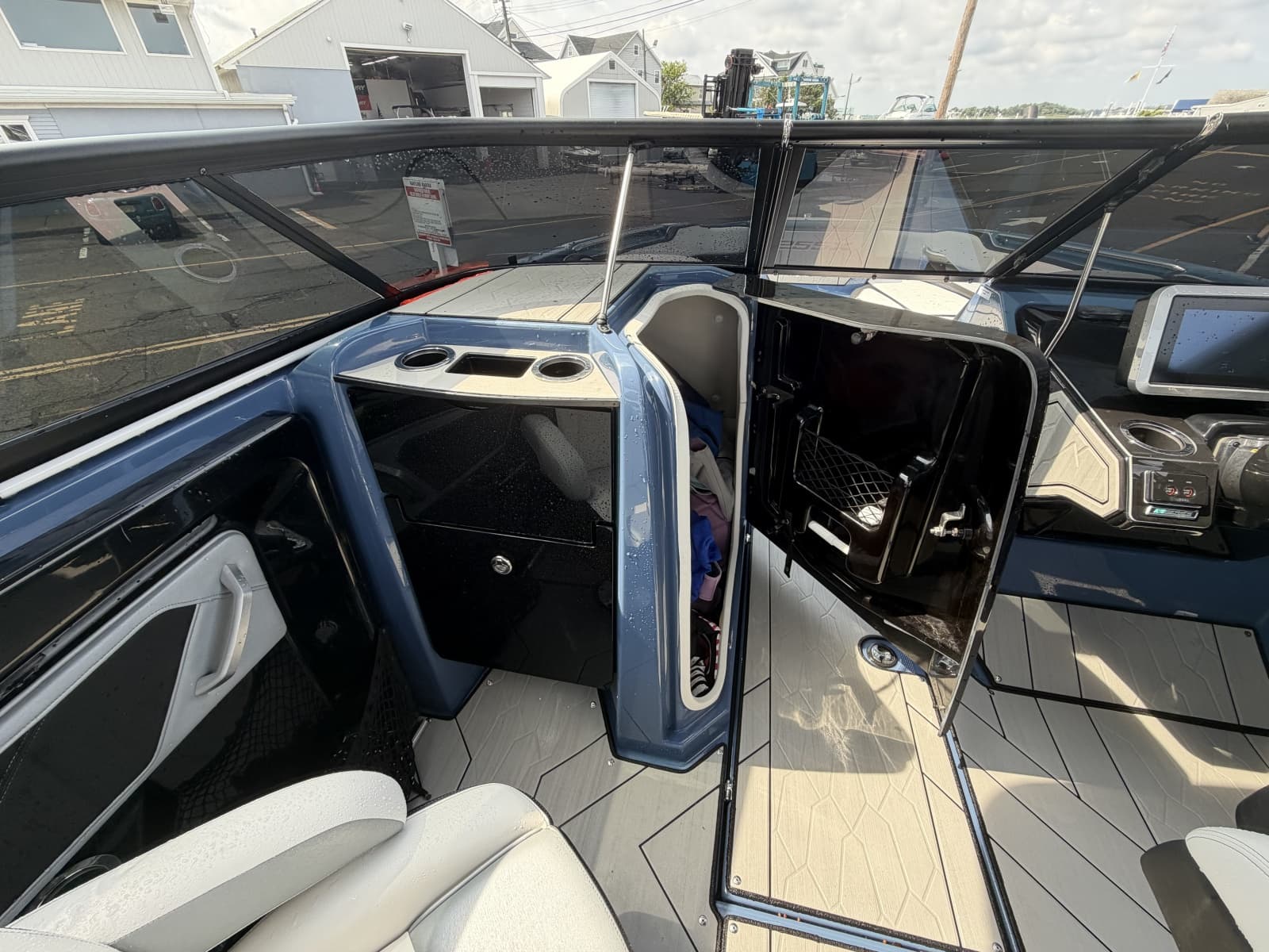 2023 Yamaha Boats 255XD - Photo 9
