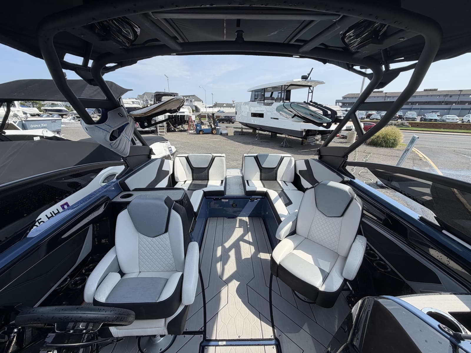2023 Yamaha Boats 255XD - Photo 12