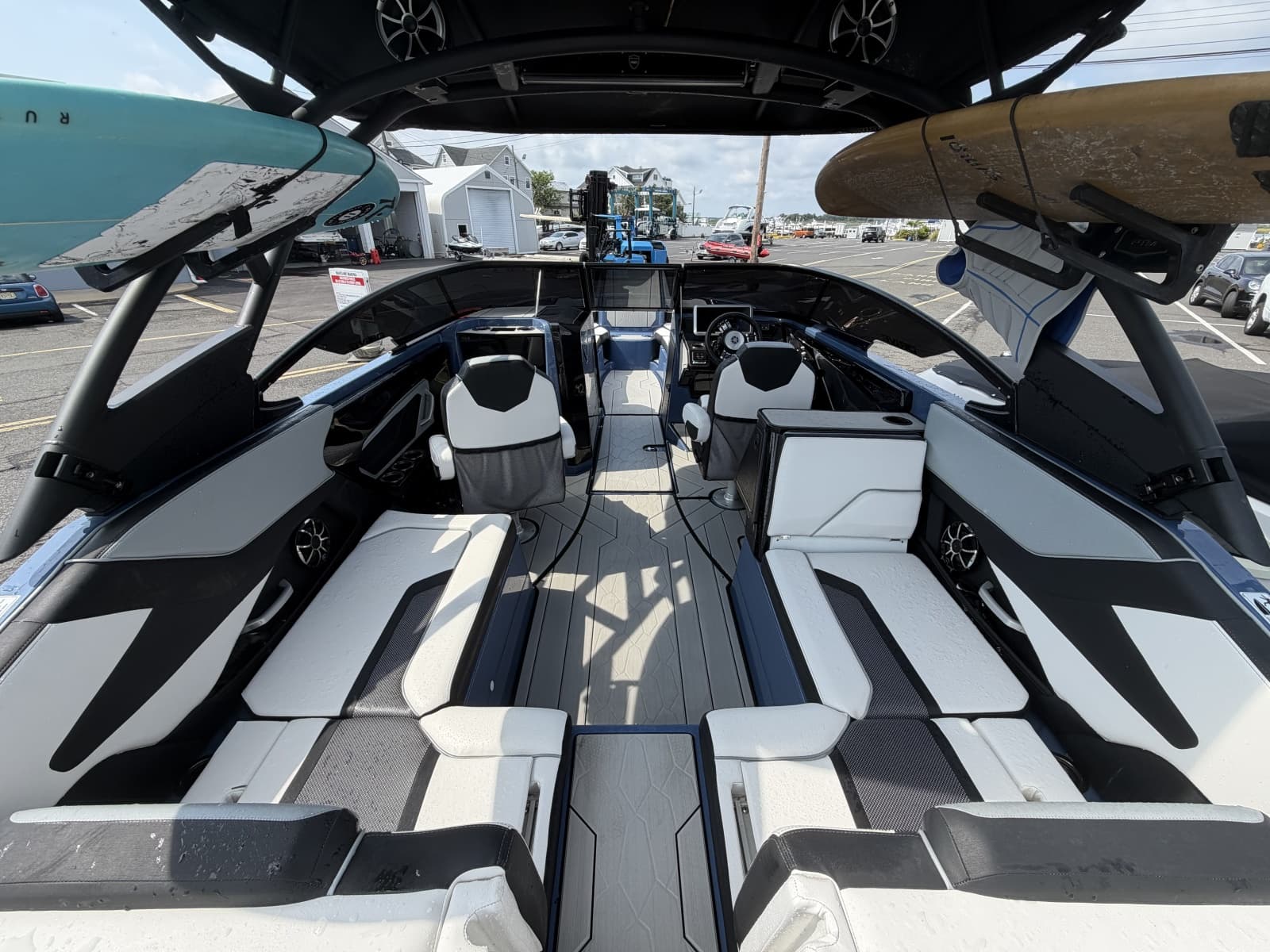 2023 Yamaha Boats 255XD - Photo 6