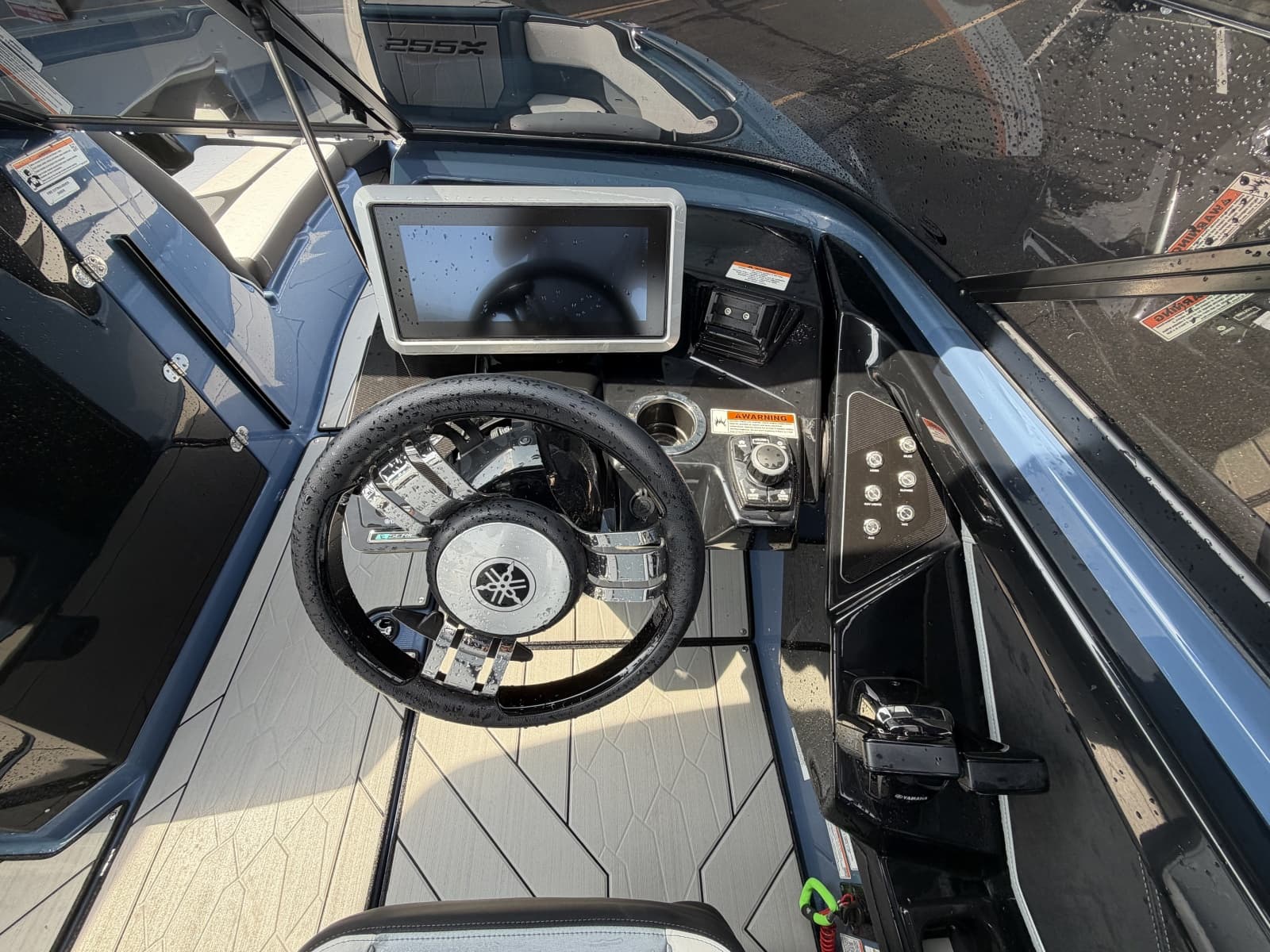 2023 Yamaha Boats 255XD - Photo 11