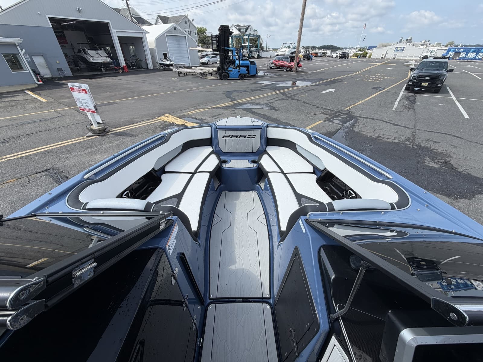 2023 Yamaha Boats 255XD - Photo 13