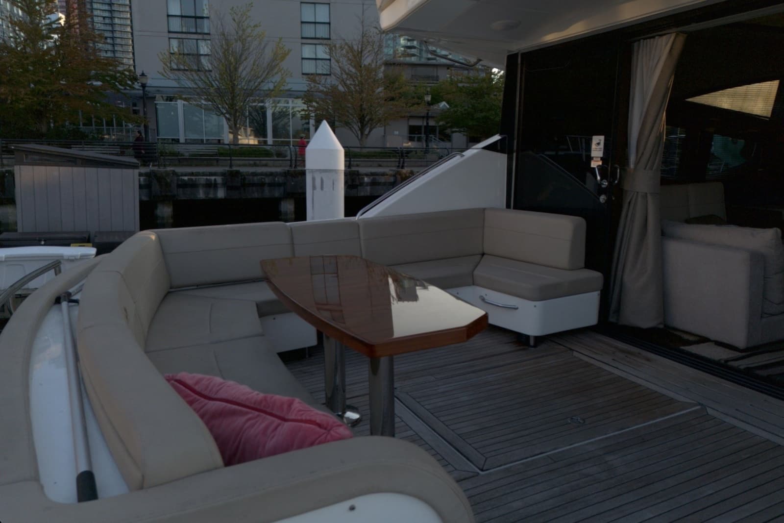 2015 Sea Ray L650 - Photo 10