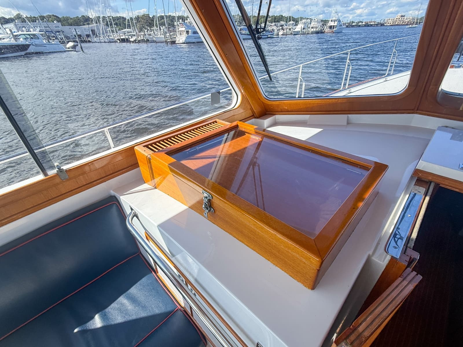 2003 Grand Banks 38 Eastbay HX - Photo 10