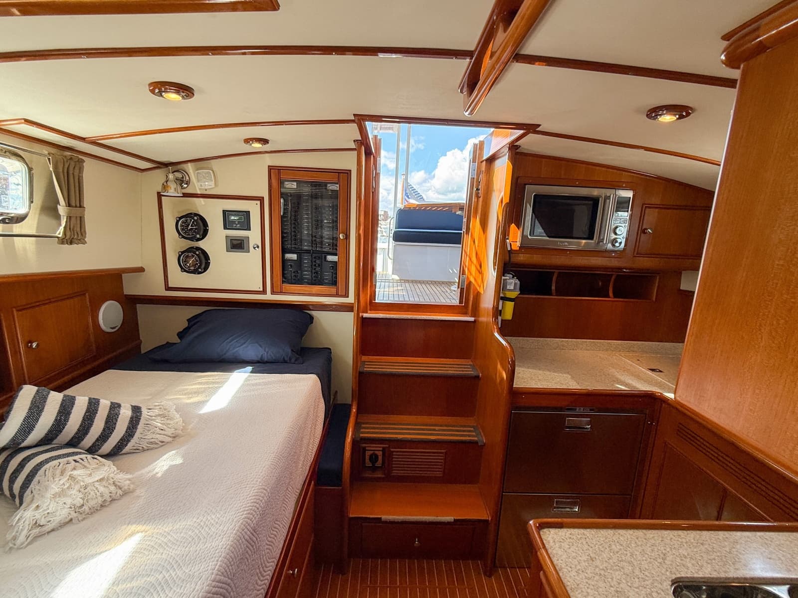 2003 Grand Banks 38 Eastbay HX - Photo 34