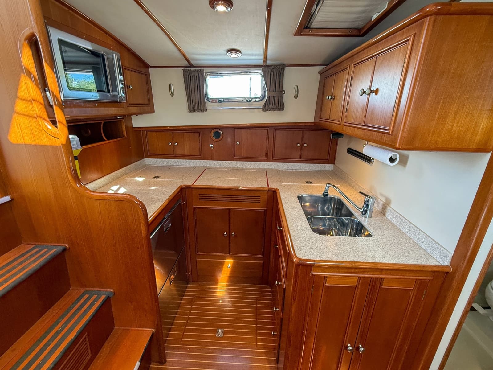 2003 Grand Banks 38 Eastbay HX - Photo 19