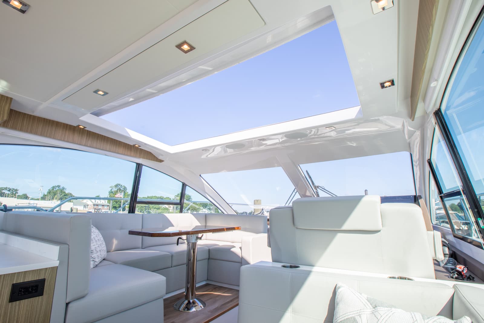 2024 Cruisers Yachts 50 Cantius - Photo 36