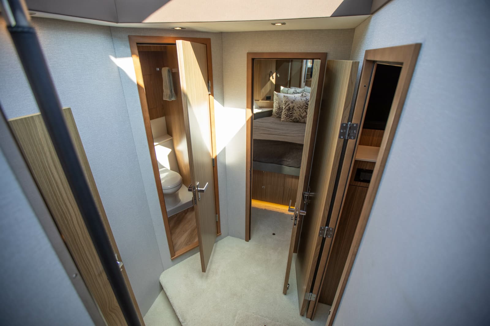 2024 Cruisers Yachts 50 Cantius - Photo 52