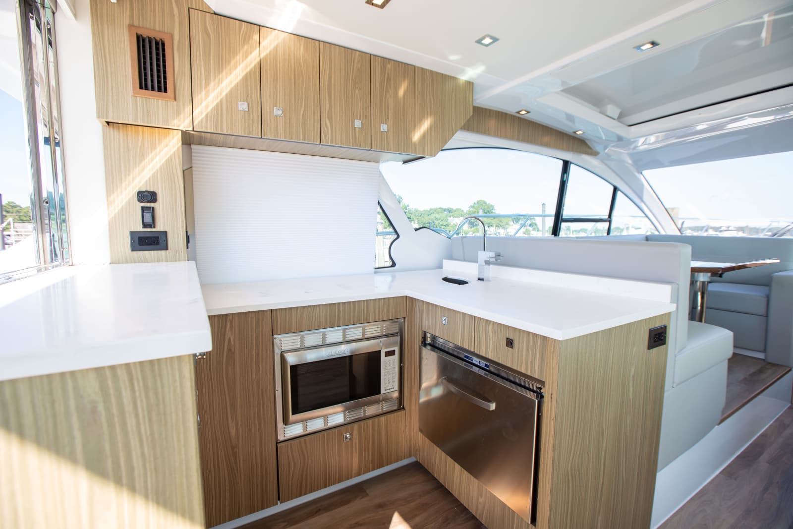 2024 Cruisers Yachts 50 Cantius - Photo 22