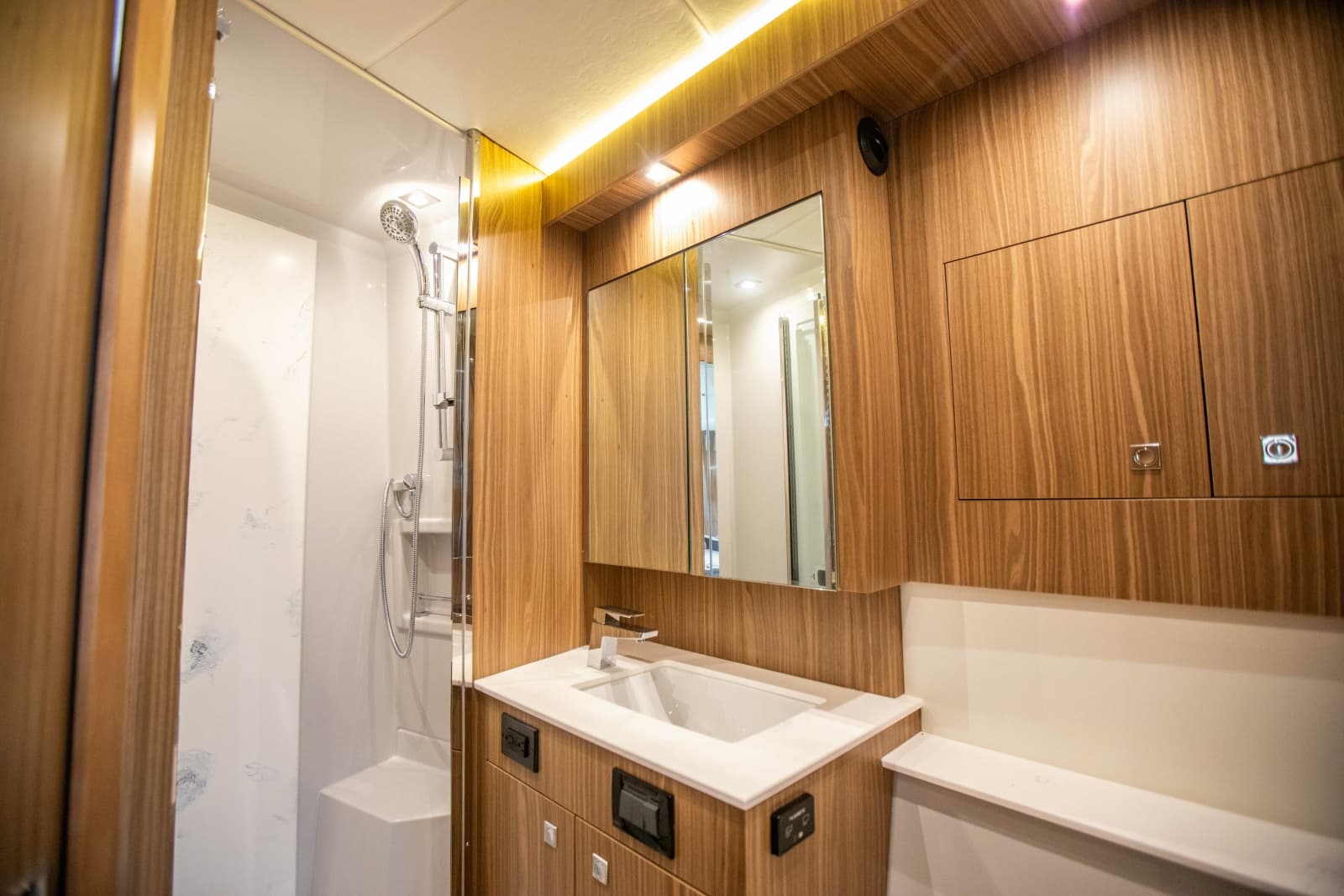 2024 Cruisers Yachts 50 Cantius - Photo 63