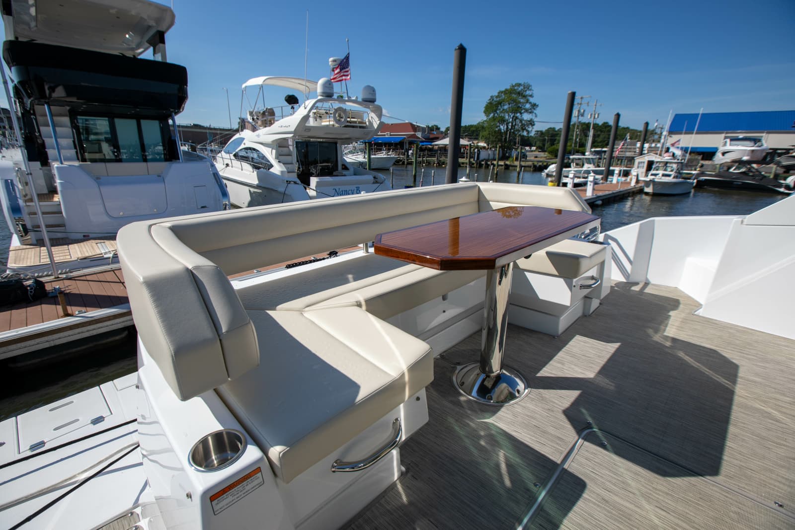 2024 Cruisers Yachts 50 Cantius - Photo 13