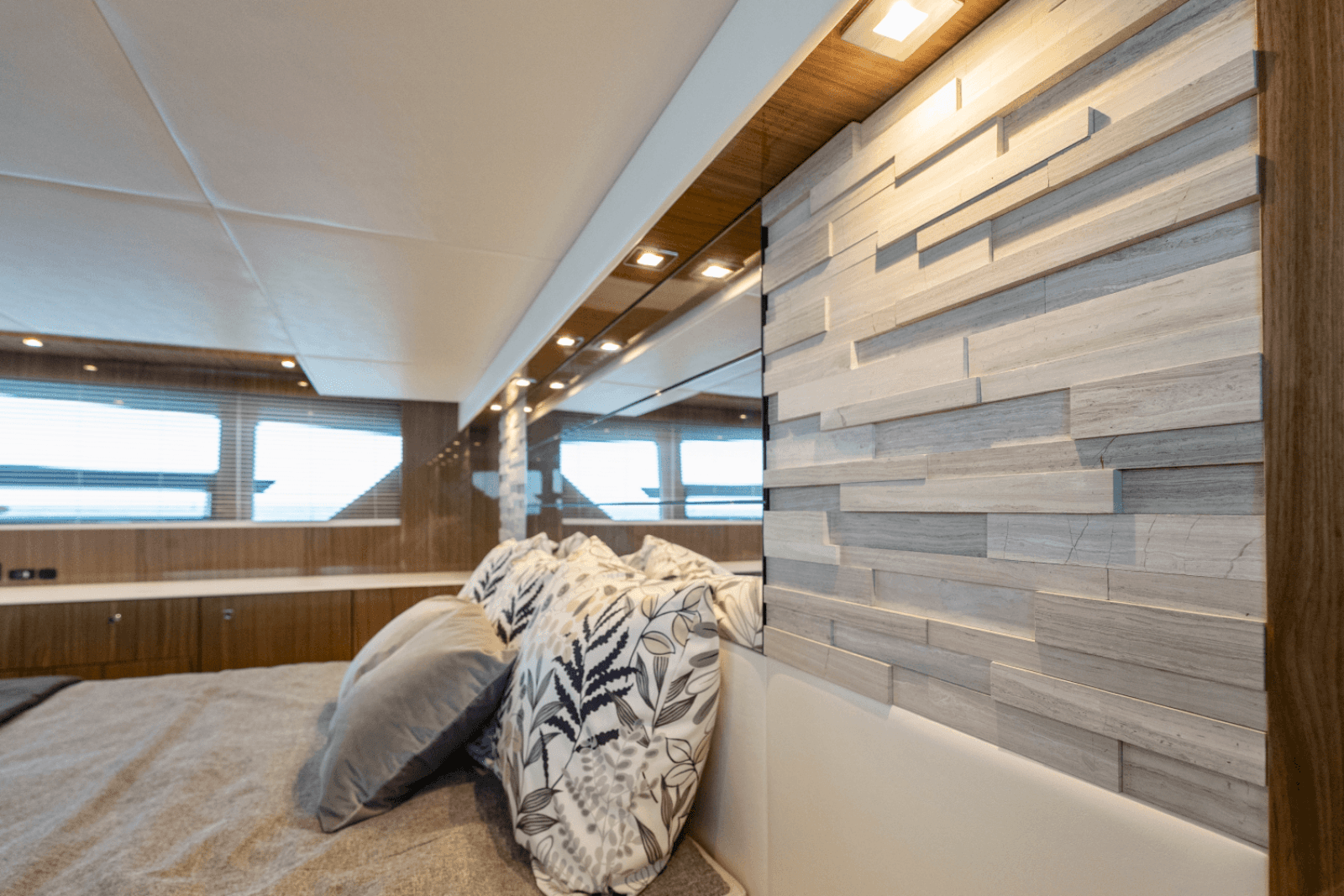 2024 Cruisers Yachts 50 Cantius - Photo 54