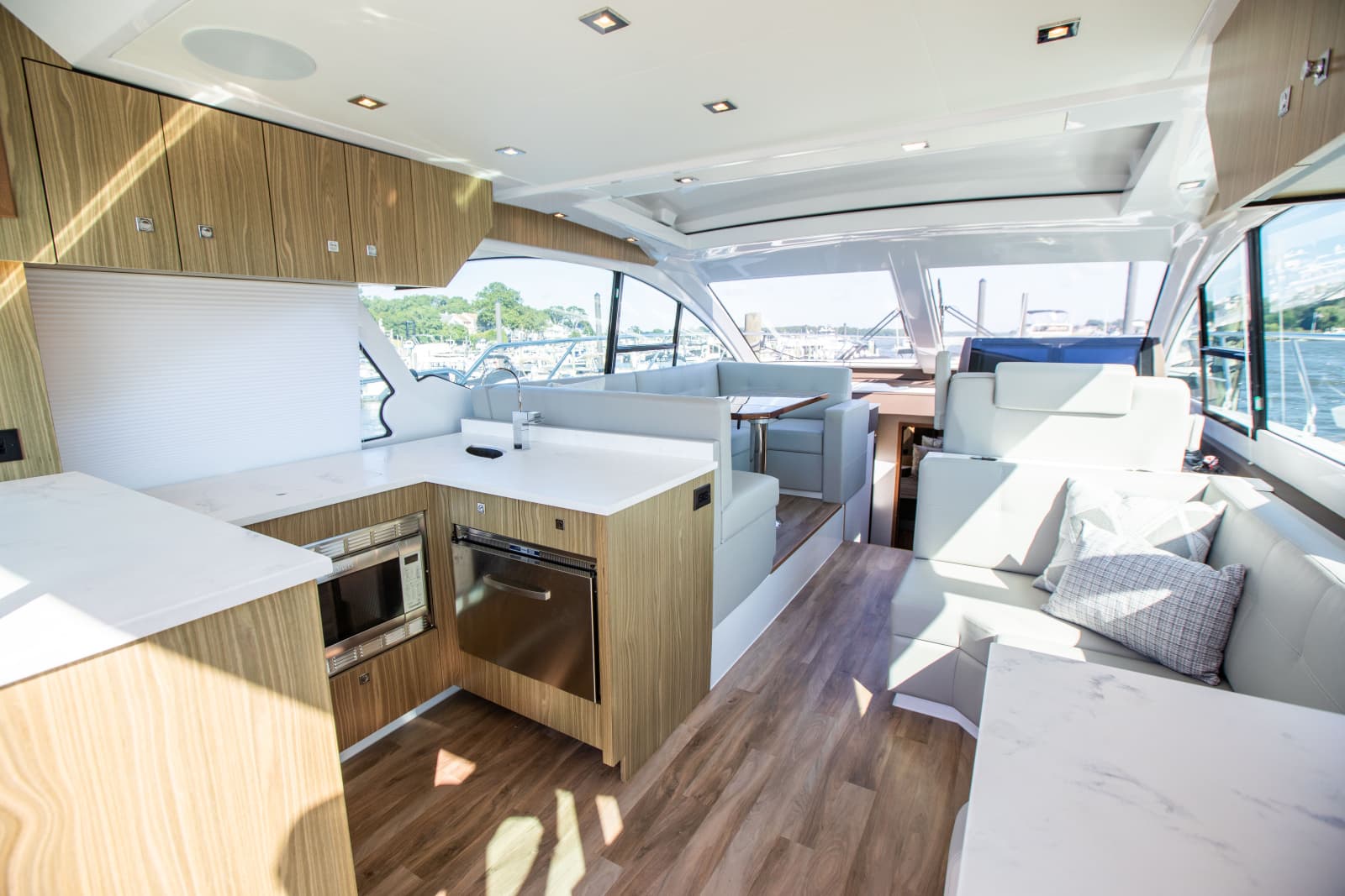 2024 Cruisers Yachts 50 Cantius - Photo 16