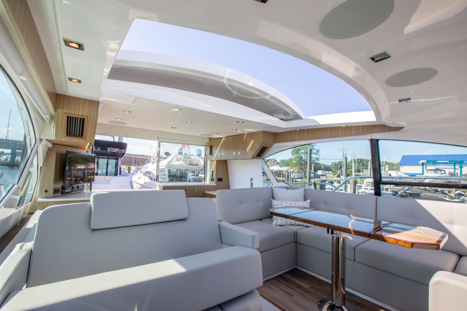 2024 Cruisers Yachts 50 Cantius - Photo 35