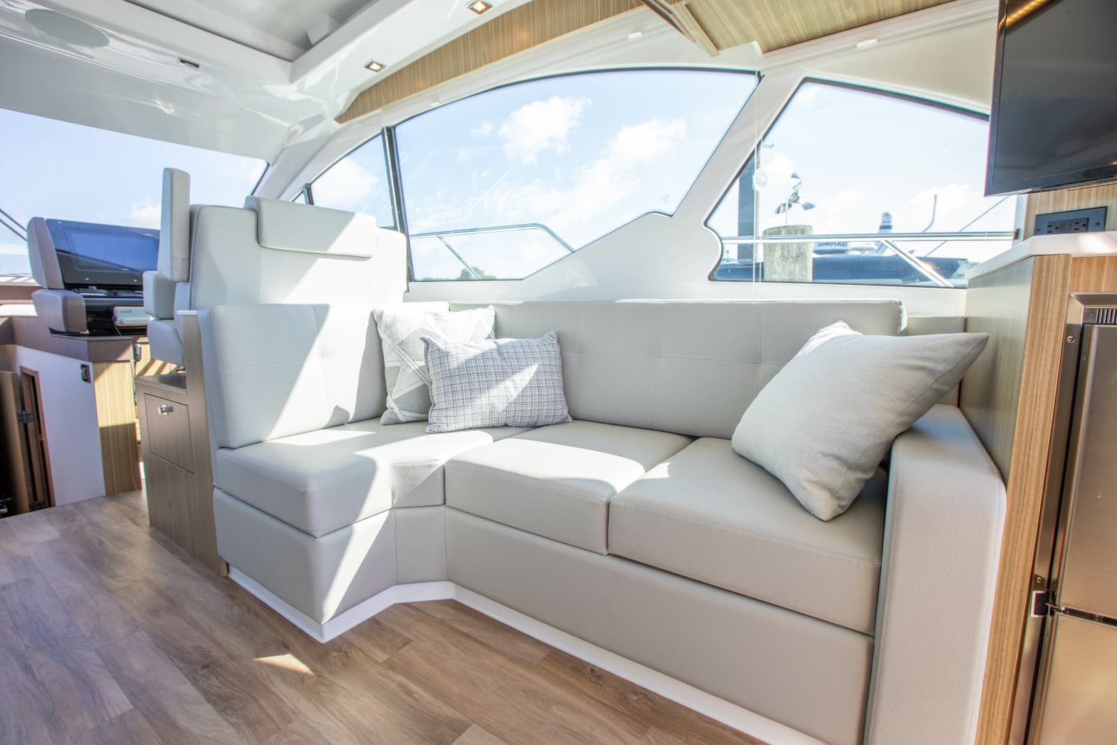 2024 Cruisers Yachts 50 Cantius - Photo 26