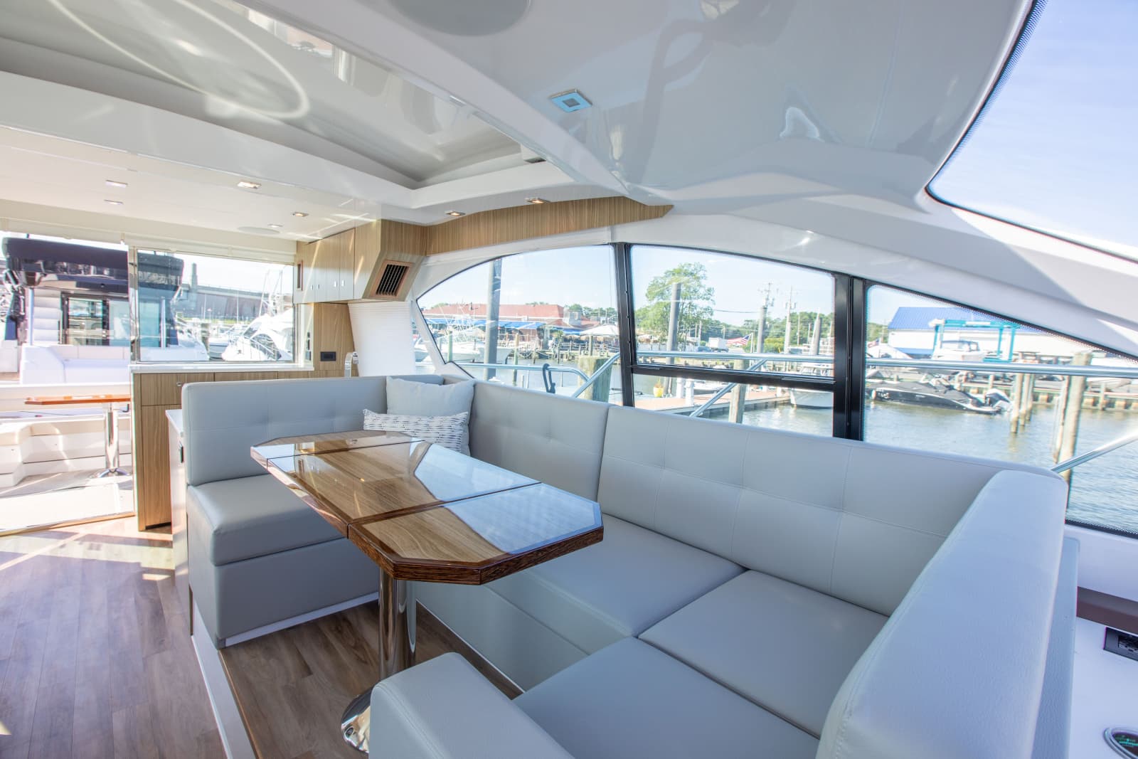 2024 Cruisers Yachts 50 Cantius - Photo 29
