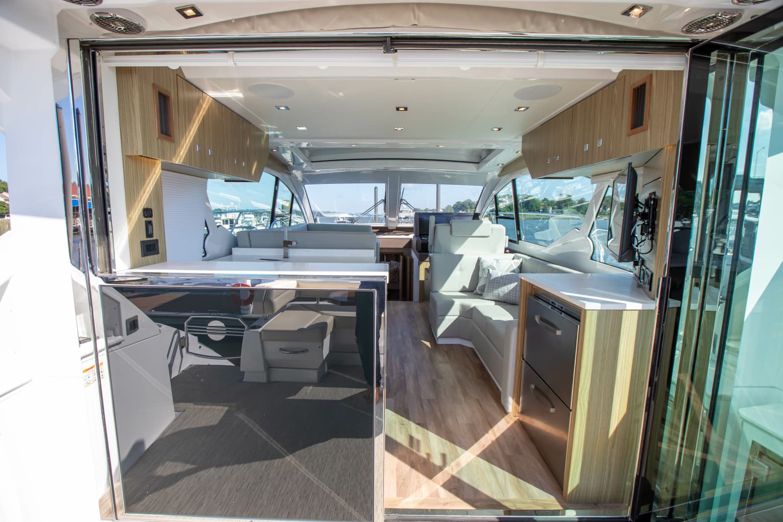 2024 Cruisers Yachts 50 Cantius - Photo 18