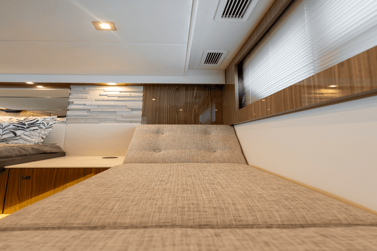 2024 Cruisers Yachts 50 Cantius - Photo 53