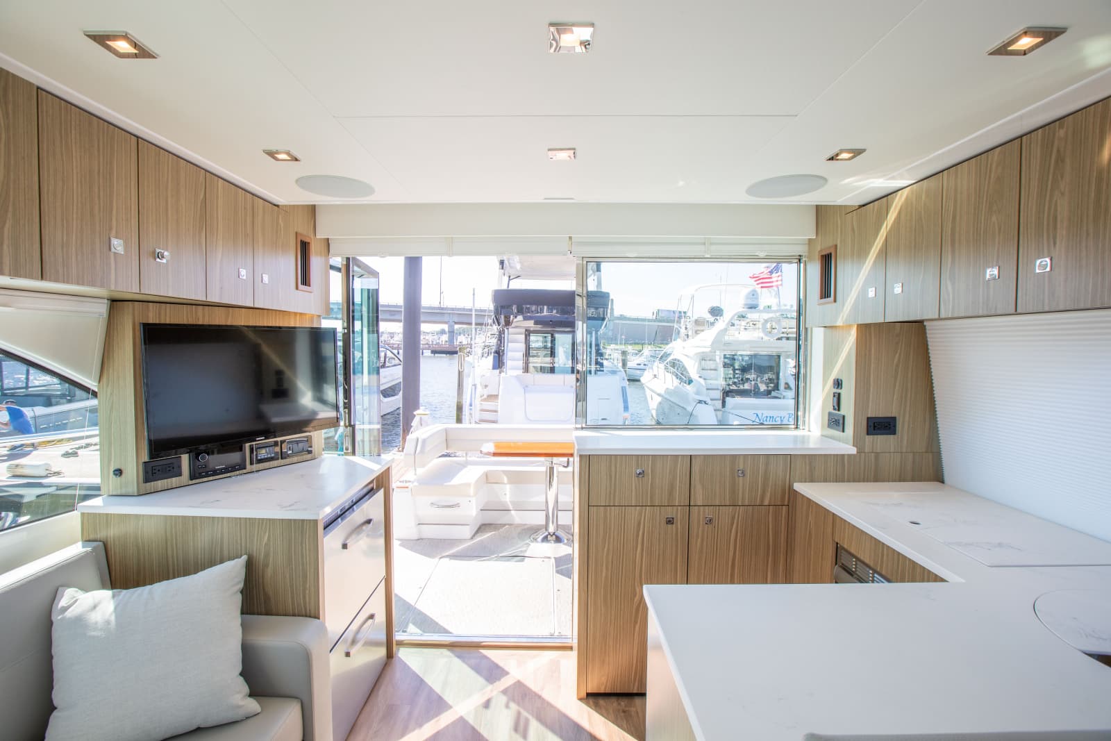 2024 Cruisers Yachts 50 Cantius - Photo 34