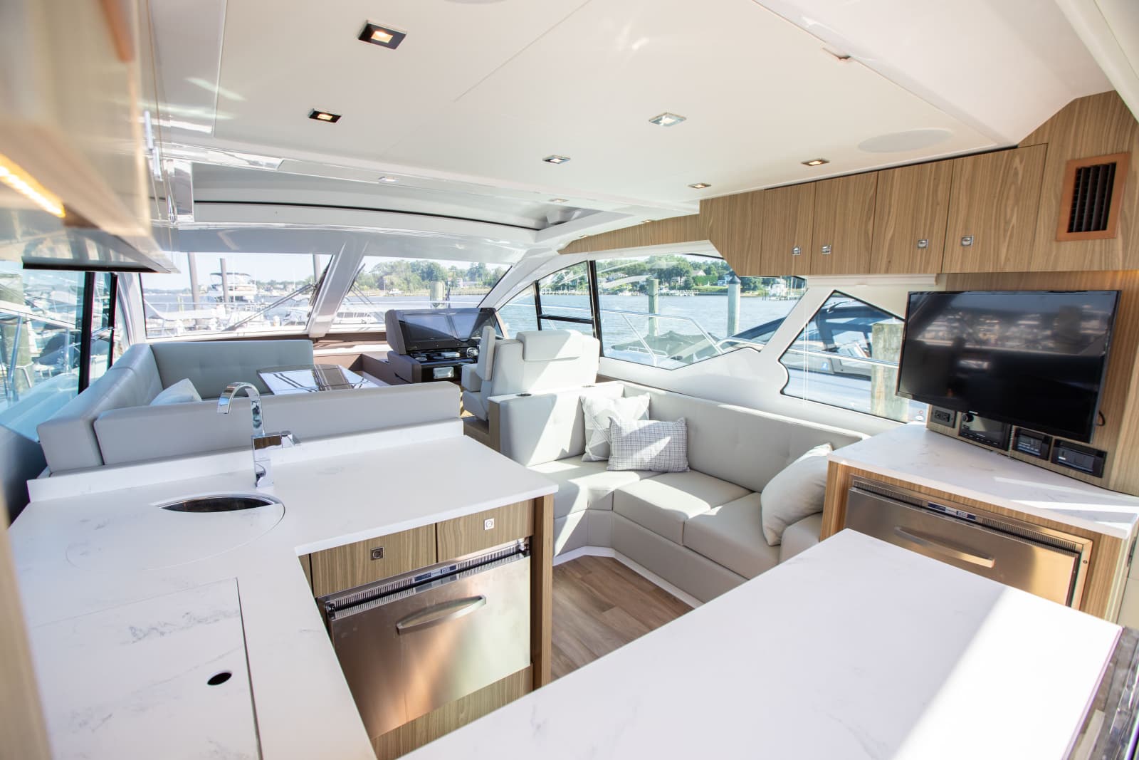 2024 Cruisers Yachts 50 Cantius - Photo 20