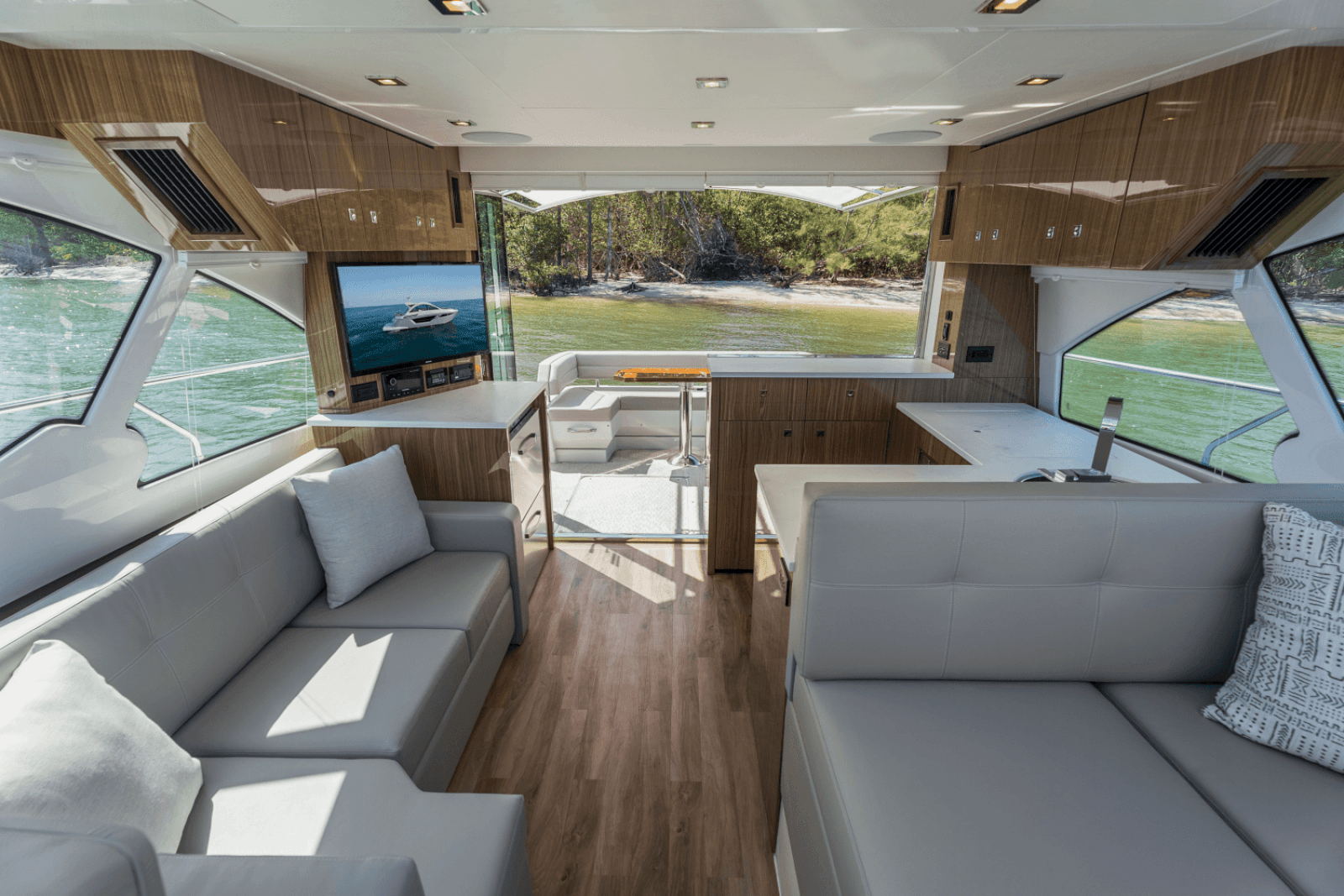 2024 Cruisers Yachts 50 Cantius - Photo 96