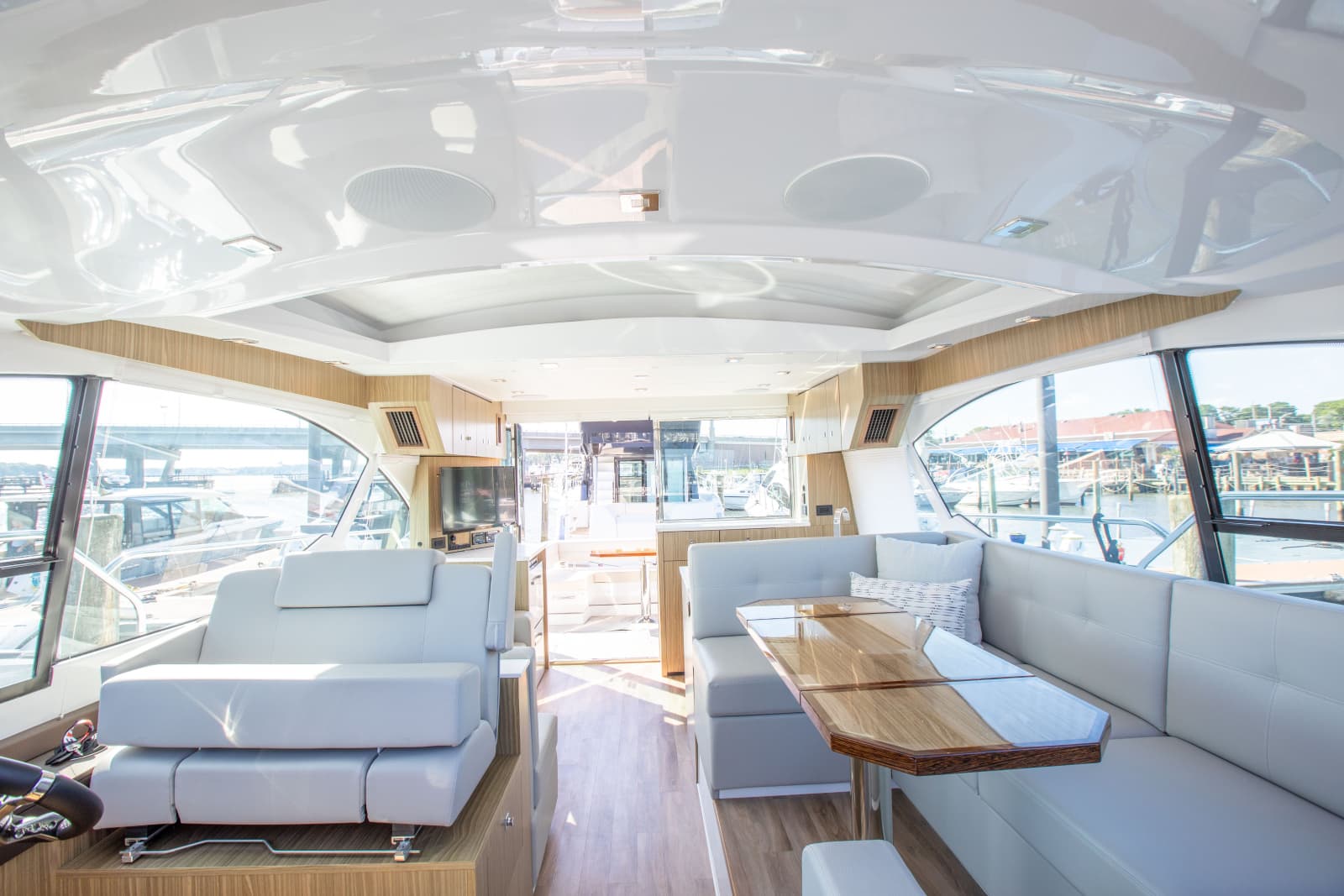 2024 Cruisers Yachts 50 Cantius - Photo 31