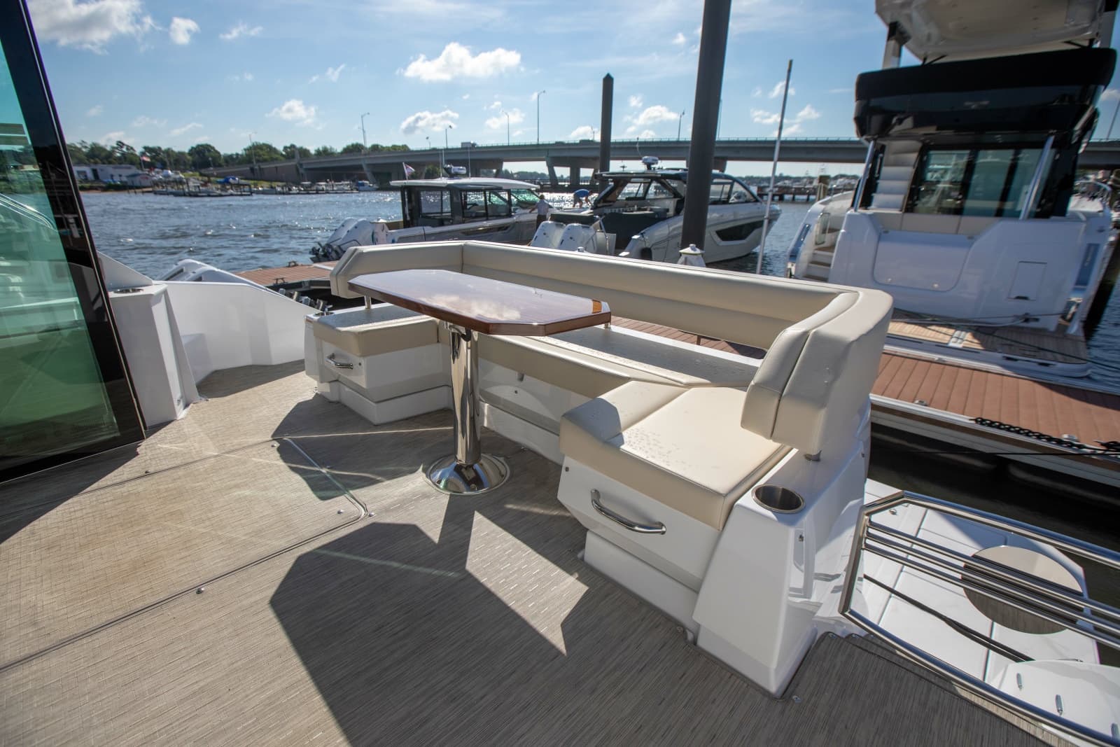 2024 Cruisers Yachts 50 Cantius - Photo 15