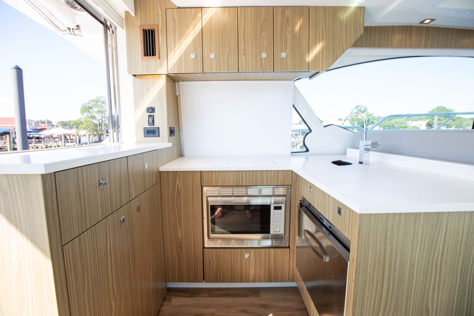 2024 Cruisers Yachts 50 Cantius - Photo 23