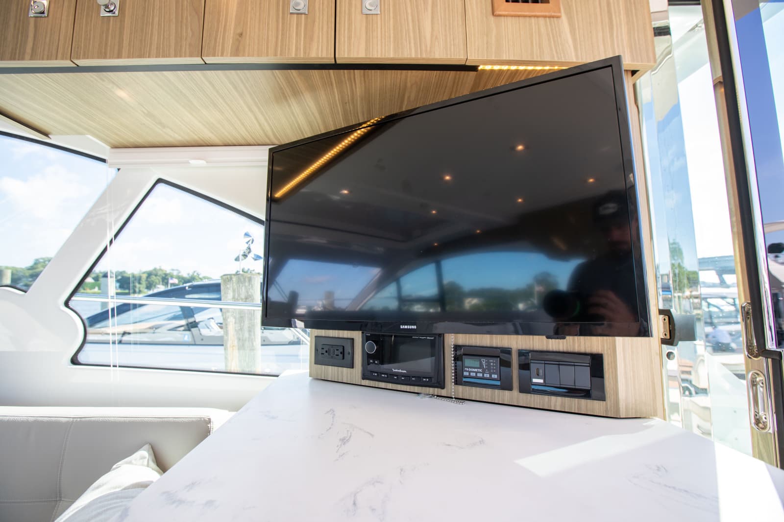 2024 Cruisers Yachts 50 Cantius - Photo 21