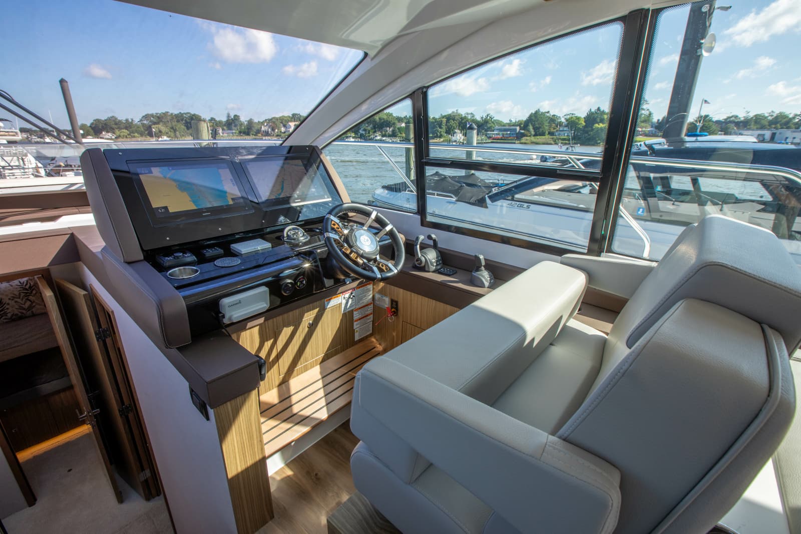 2024 Cruisers Yachts 50 Cantius - Photo 38