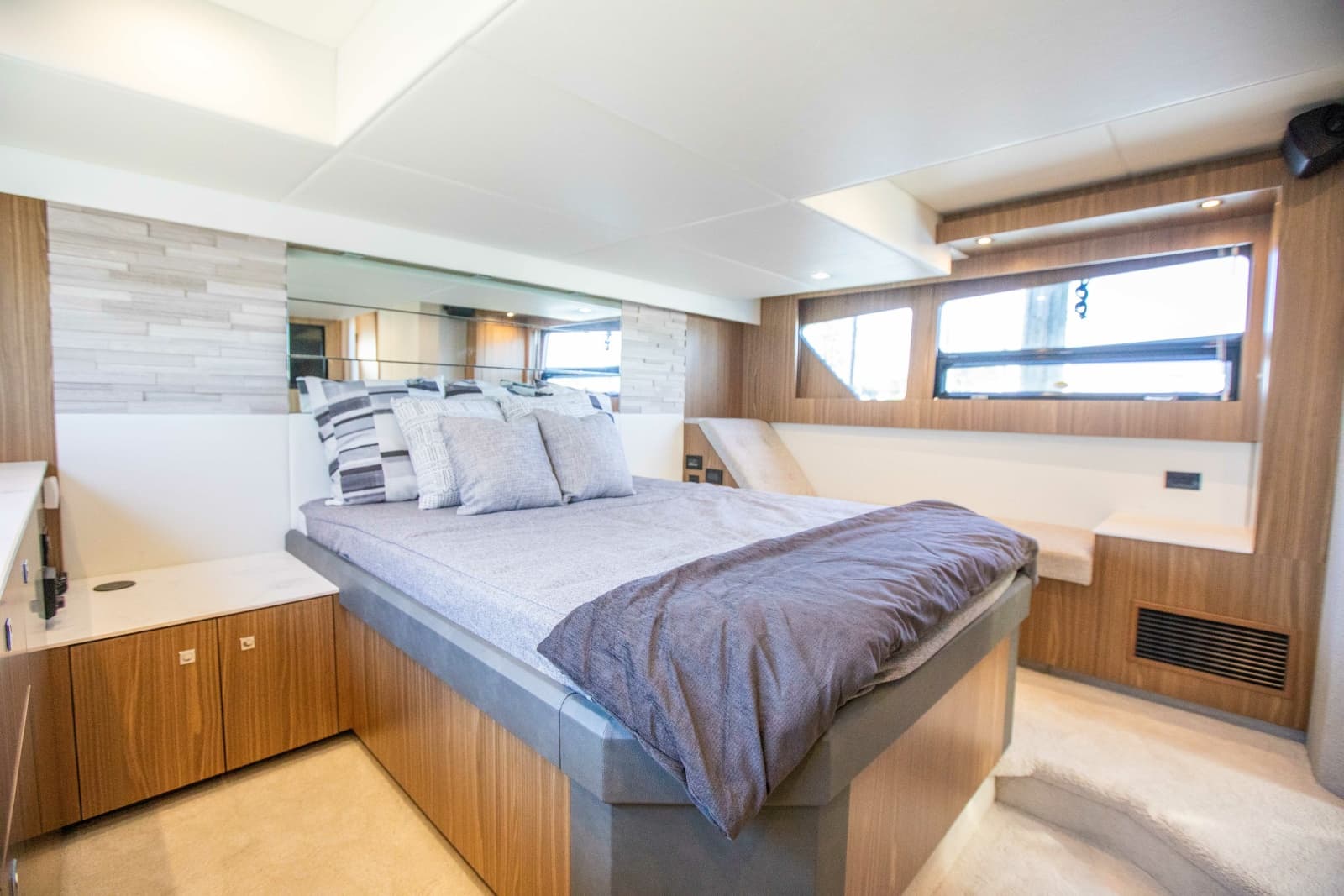 2024 Cruisers Yachts 50 Cantius - Photo 78